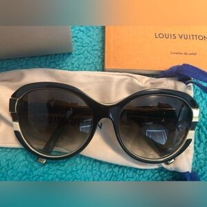 Authentic Women’s Louis Vuitton Sunglass